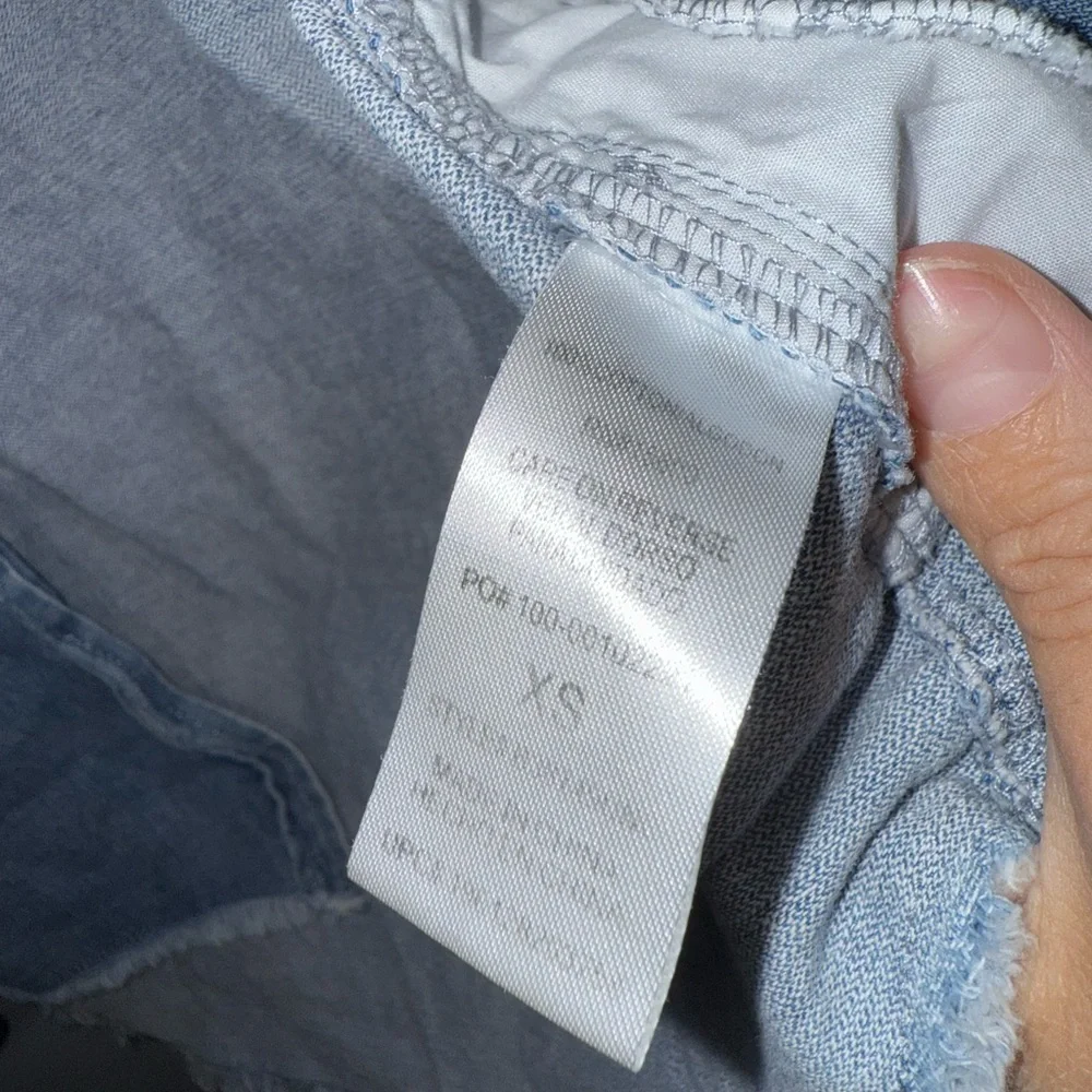 Democracy Ombré Denim Blue Top with cute Buttons size xs EUC - Picture 8 of 11